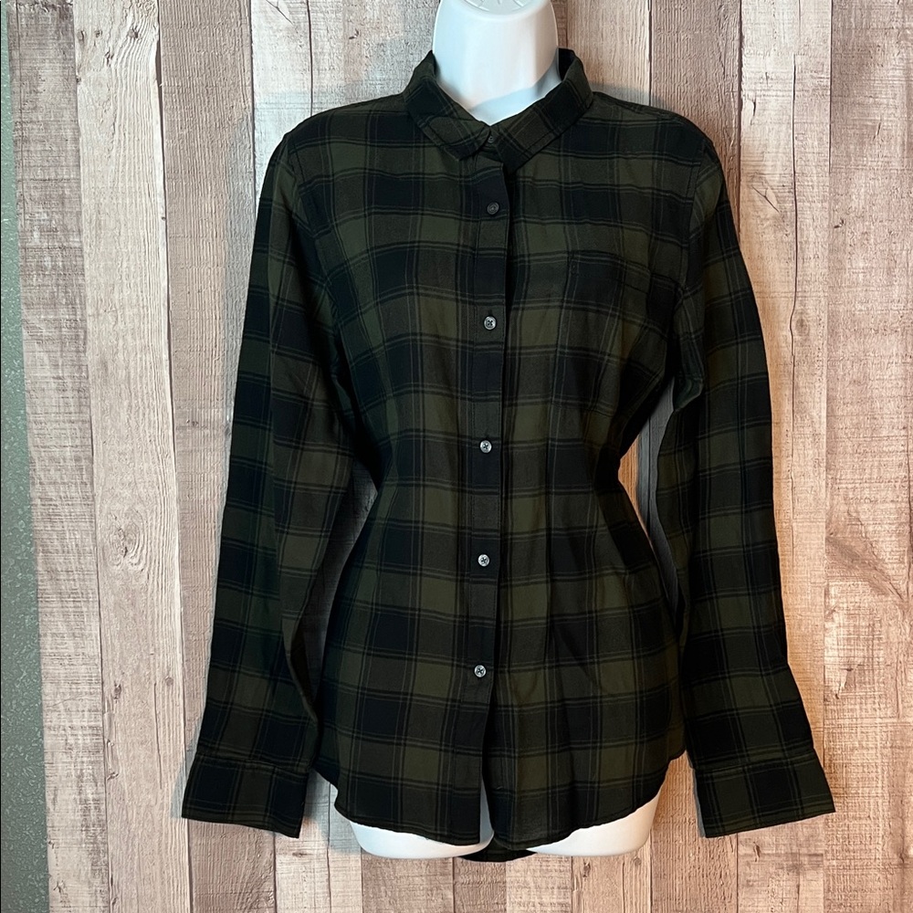 NWT Black and Military Green Plaid Long Sleeve Flannel by Calvin Klein Jeans
